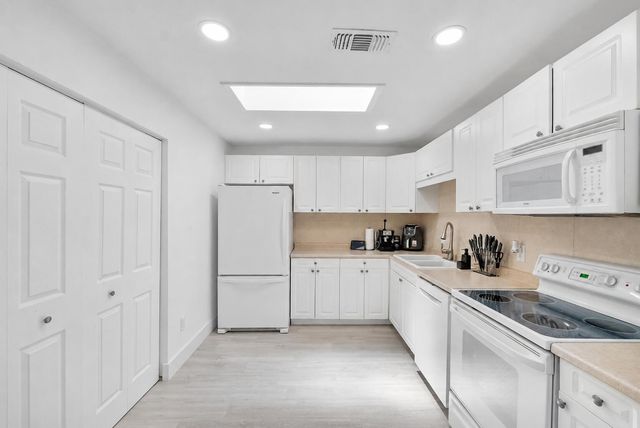 23284 SW 53rd Avenue D, Boca Raton, FL 33433