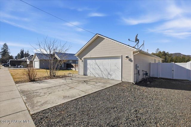 32831 N 3rd AVE, Spirit Lake, ID 83869