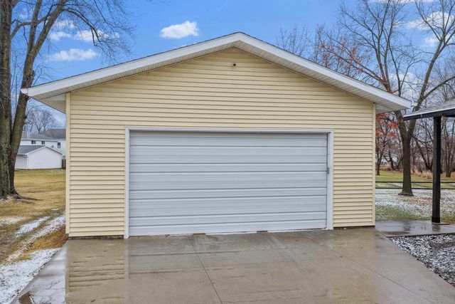 867 PLANK ROAD, Menasha, WI 54952