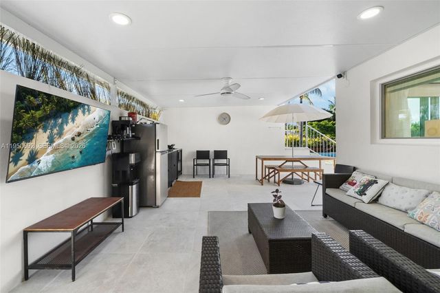 7770 Hawthorne Ave, Miami Beach, FL 33141