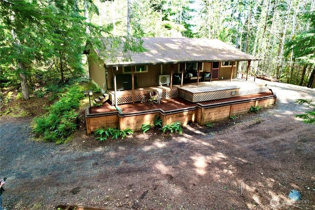 961 N Potlatch Drive, Hoodsport, WA 98548