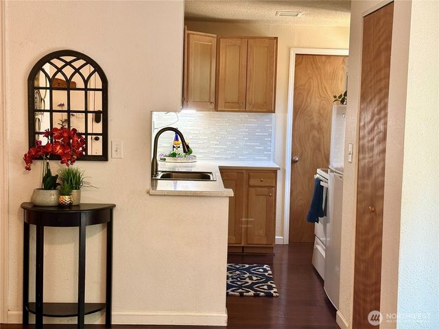 961 N Potlatch Drive, Hoodsport, WA 98548