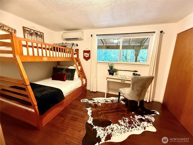 961 N Potlatch Drive, Hoodsport, WA 98548