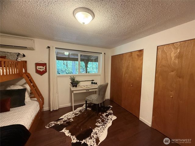 961 N Potlatch Drive, Hoodsport, WA 98548