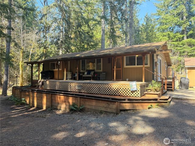961 N Potlatch Drive, Hoodsport, WA 98548