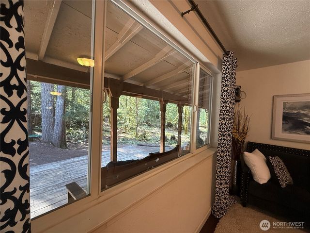 961 N Potlatch Drive, Hoodsport, WA 98548