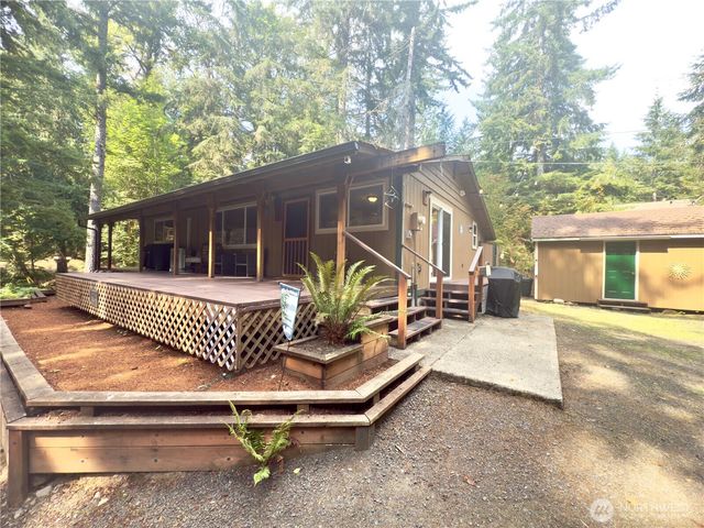 961 N Potlatch Drive, Hoodsport, WA 98548