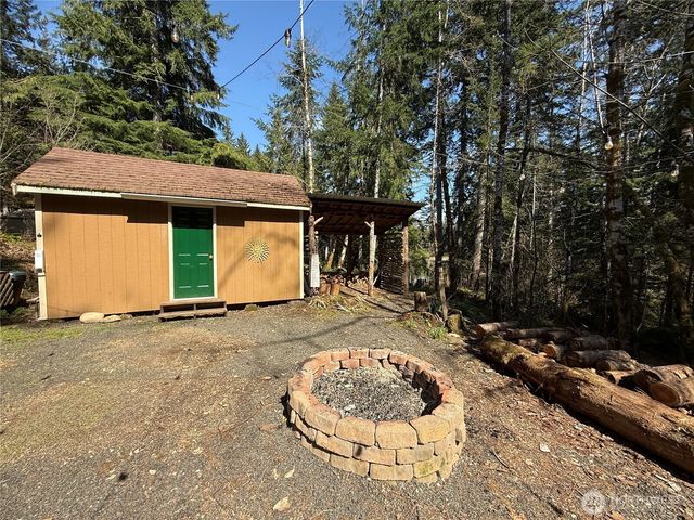 961 N Potlatch Drive, Hoodsport, WA 98548