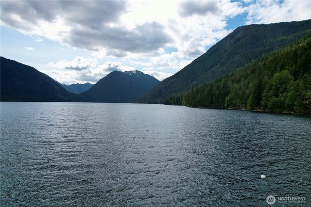 961 N Potlatch Drive, Hoodsport, WA 98548