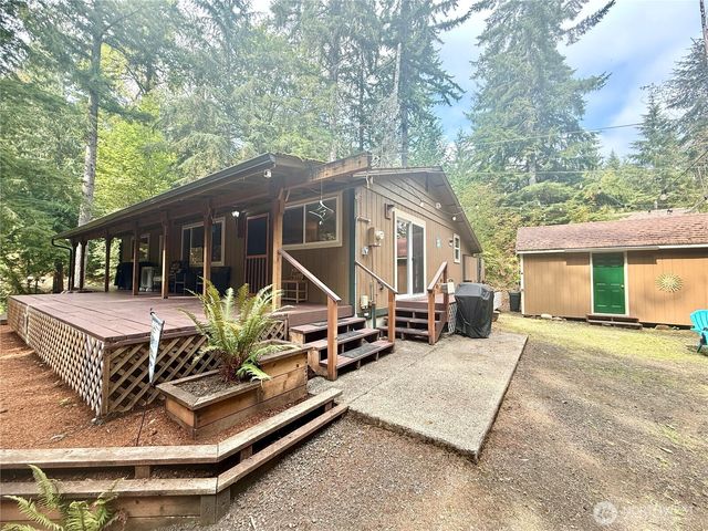 961 N Potlatch Drive, Hoodsport, WA 98548