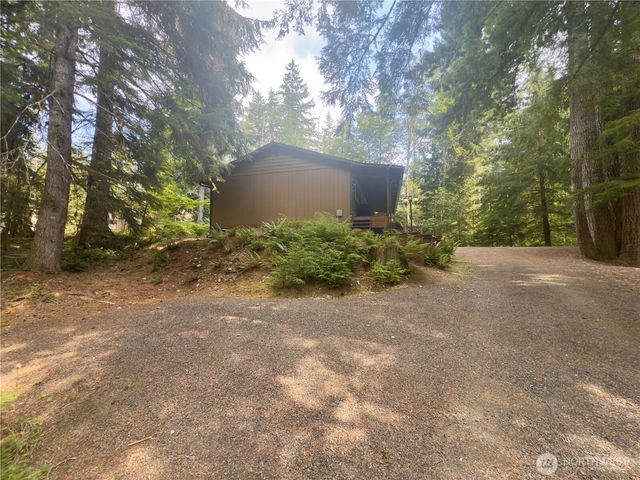961 N Potlatch Drive, Hoodsport, WA 98548
