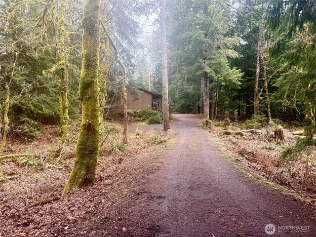 961 N Potlatch Drive, Hoodsport, WA 98548