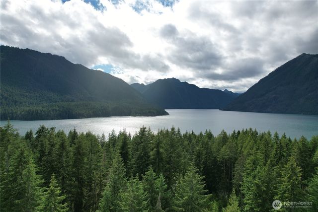 961 N Potlatch Drive, Hoodsport, WA 98548