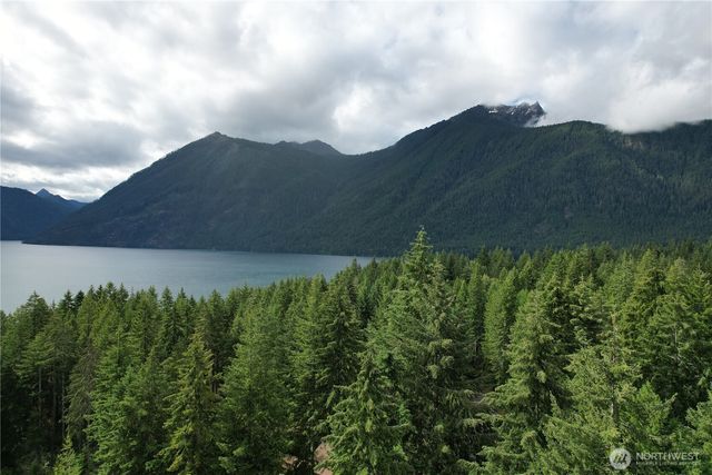 961 N Potlatch Drive, Hoodsport, WA 98548