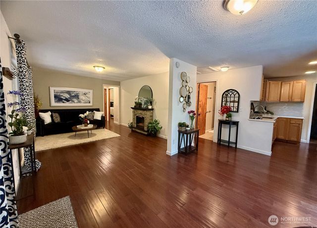 961 N Potlatch Drive, Hoodsport, WA 98548