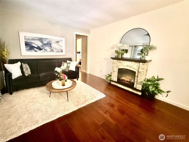 961 N Potlatch Drive, Hoodsport, WA 98548