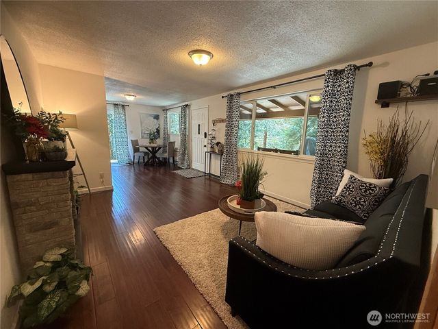 961 N Potlatch Drive, Hoodsport, WA 98548