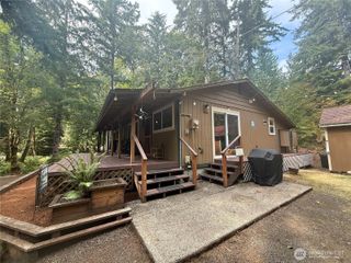 961 N Potlatch Drive, Hoodsport, WA 98548