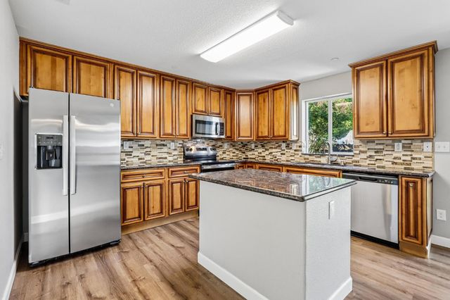 3870 Pine St, Rocklin, CA 95677