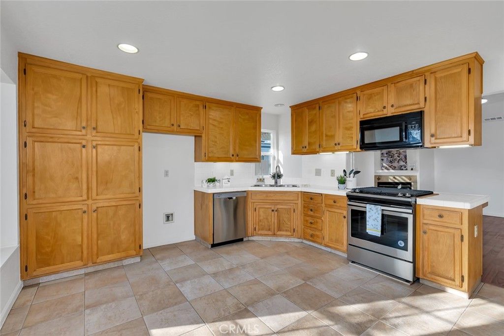 Image 15 of property listing at 1828 College Greens, Los Banos, CA 93635