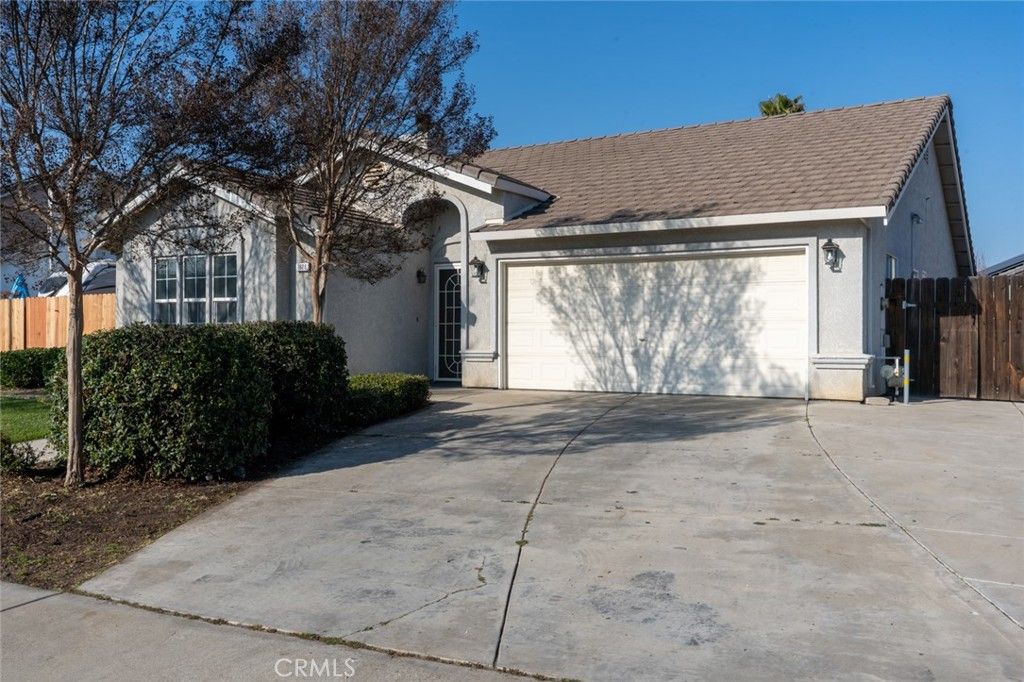 Image 4 of property listing at 1828 College Greens, Los Banos, CA 93635
