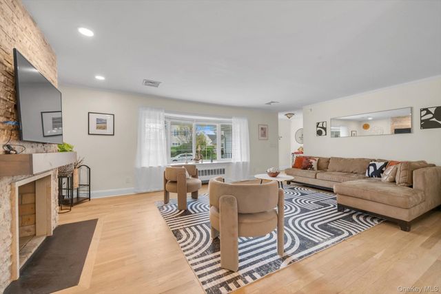 10 Thompson Drive, East Rockaway, NY 11518