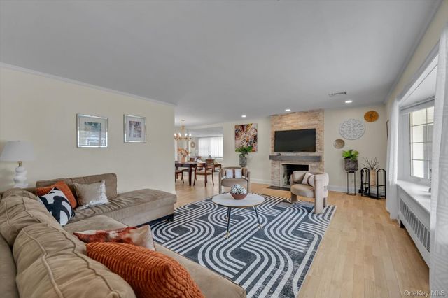 10 Thompson Drive, East Rockaway, NY 11518