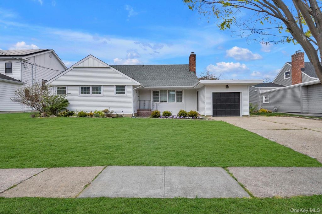 10 Thompson Drive, East Rockaway, NY 11518