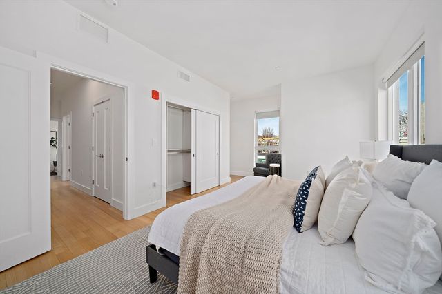 260 Beacon 201, Somerville, MA 02143