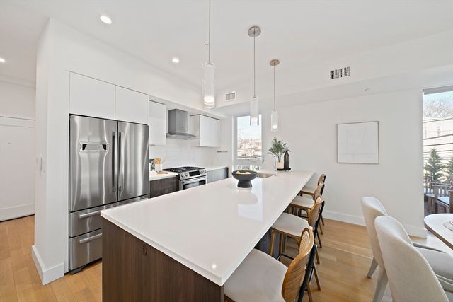 260 Beacon 201, Somerville, MA 02143
