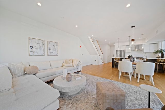 260 Beacon 201, Somerville, MA 02143