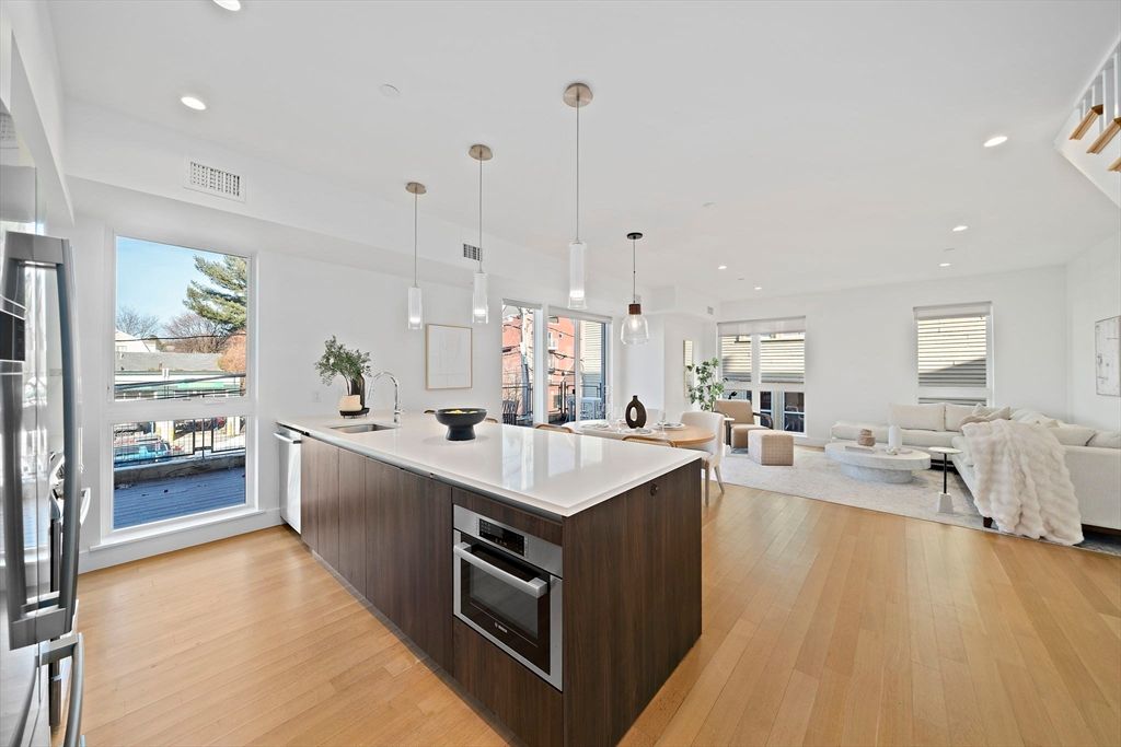 260 Beacon 201, Somerville, MA 02143
