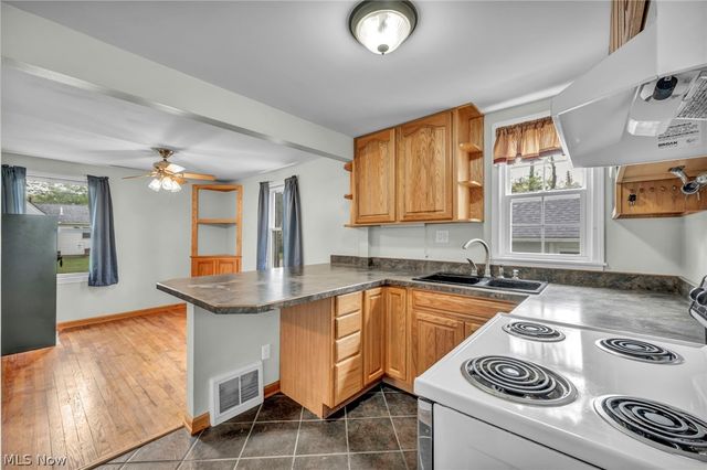 228 Sanford Street, Ravenna, OH 44266