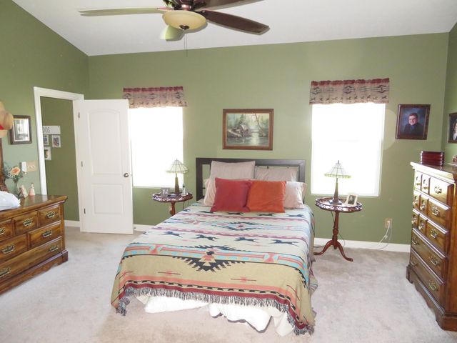 945 Farmington Lane, Delaware, OH 43015
