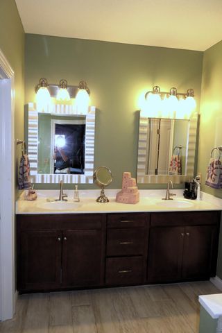 945 Farmington Lane, Delaware, OH 43015