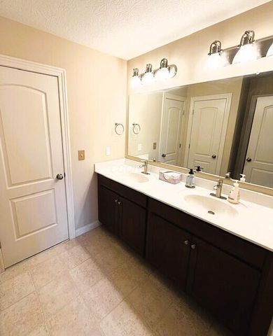 945 Farmington Lane, Delaware, OH 43015