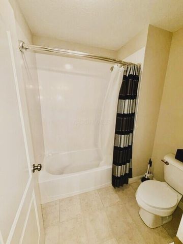 945 Farmington Lane, Delaware, OH 43015