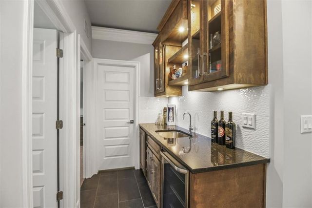 2708 SE 8th Terrace, Blue Springs, MO 64014
