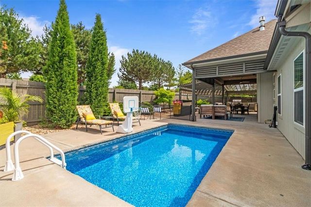 2708 SE 8th Terrace, Blue Springs, MO 64014
