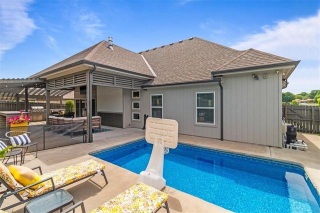 2708 SE 8th Terrace, Blue Springs, MO 64014