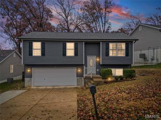 1704 12 Oaks Place, Pevely, MO 63070