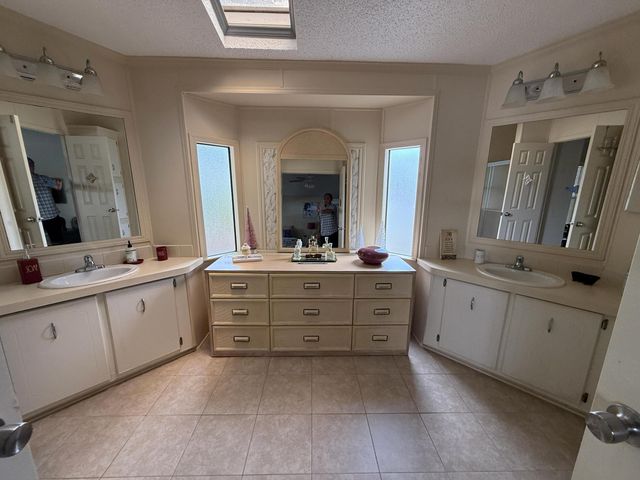 679 Sunny S Avenue, Boynton Beach, FL 33436