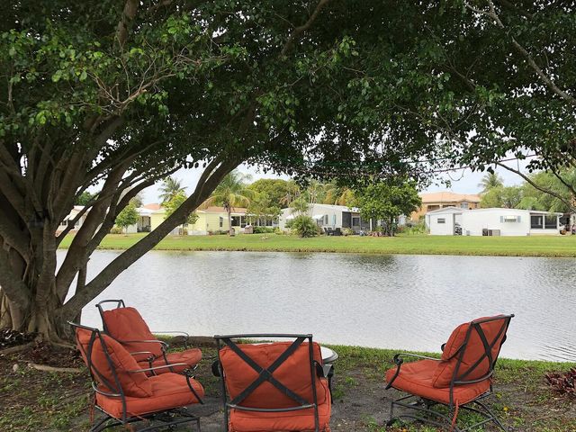679 Sunny S Avenue, Boynton Beach, FL 33436