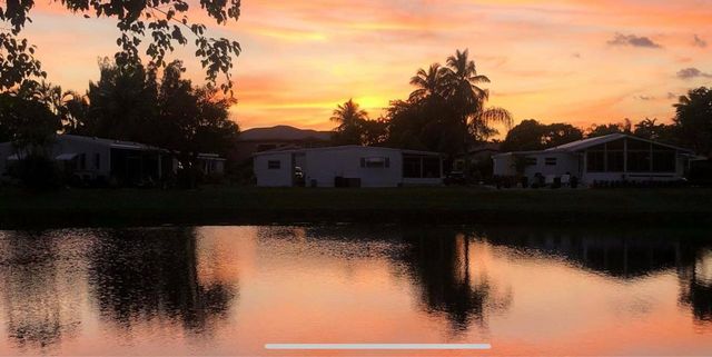 679 Sunny S Avenue, Boynton Beach, FL 33436