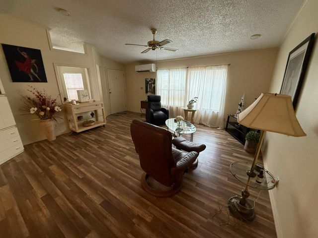 679 Sunny S Avenue, Boynton Beach, FL 33436