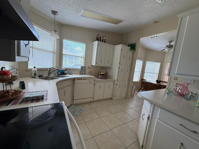 679 Sunny S Avenue, Boynton Beach, FL 33436