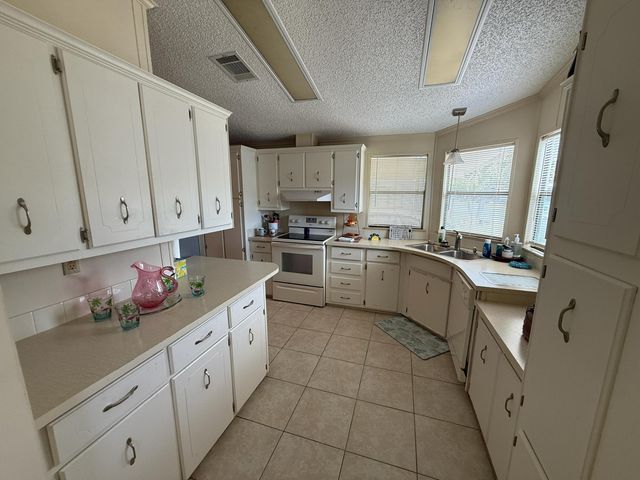 679 Sunny S Avenue, Boynton Beach, FL 33436