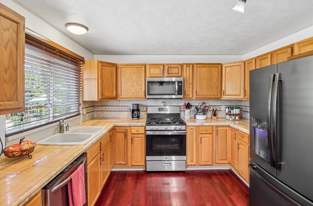 6219 S Union Street, Des Moines, IA 50315