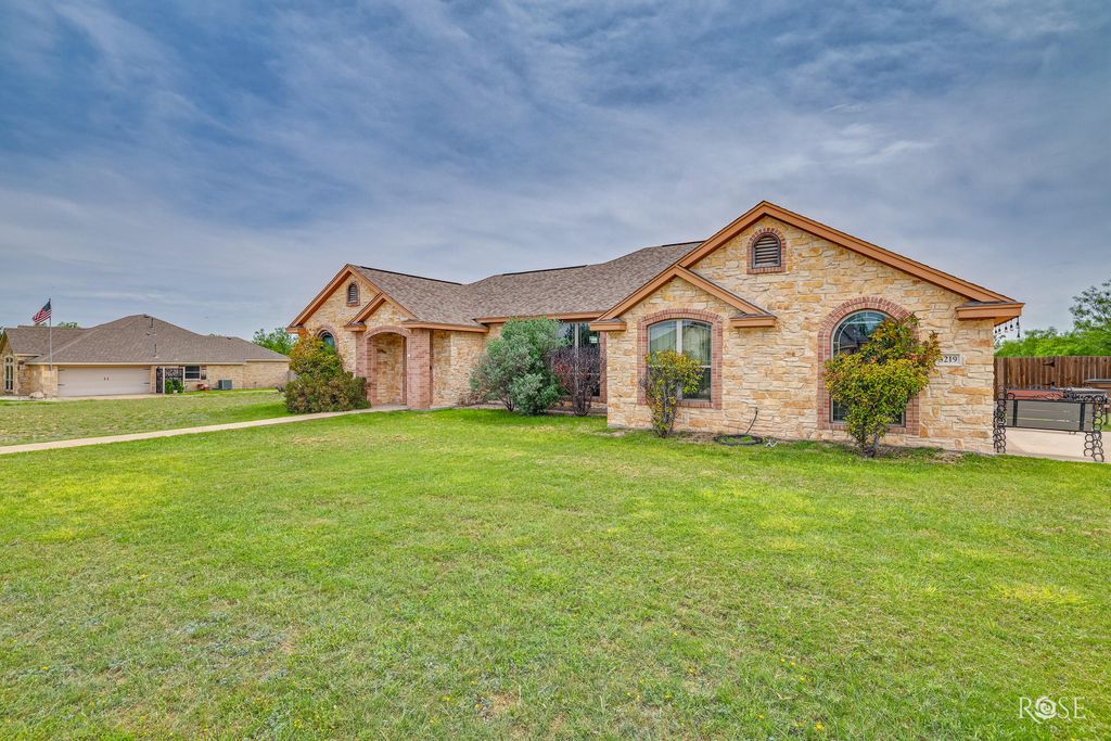 Image 6 of property listing at 3219 Lakota Lane, San Angelo, TX 76901