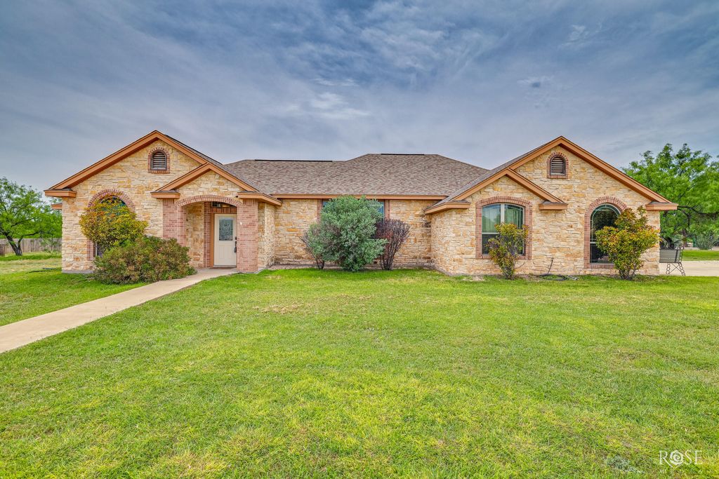 Image 7 of property listing at 3219 Lakota Lane, San Angelo, TX 76901